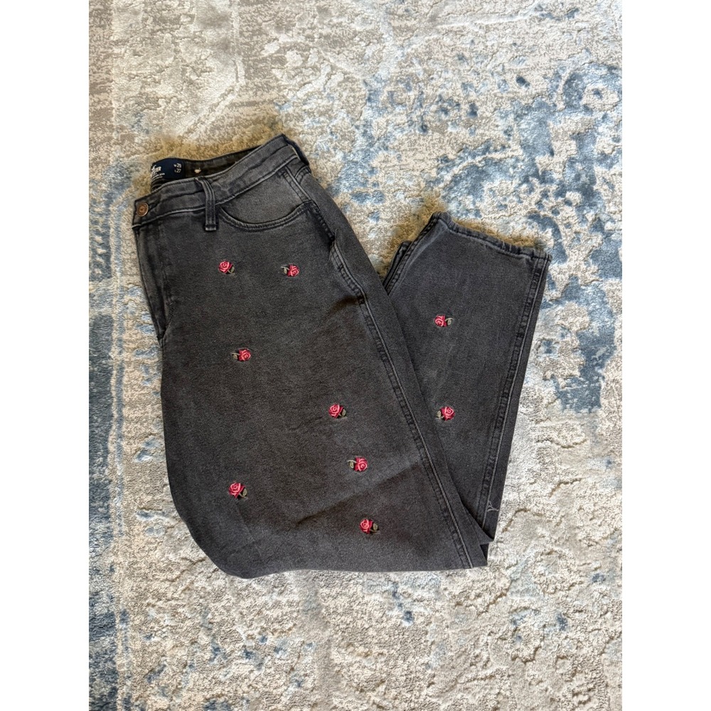Hollister Curvy High-Rise Mom Jeans Black Rose Embroidered 9R 29x27 Floral Jean